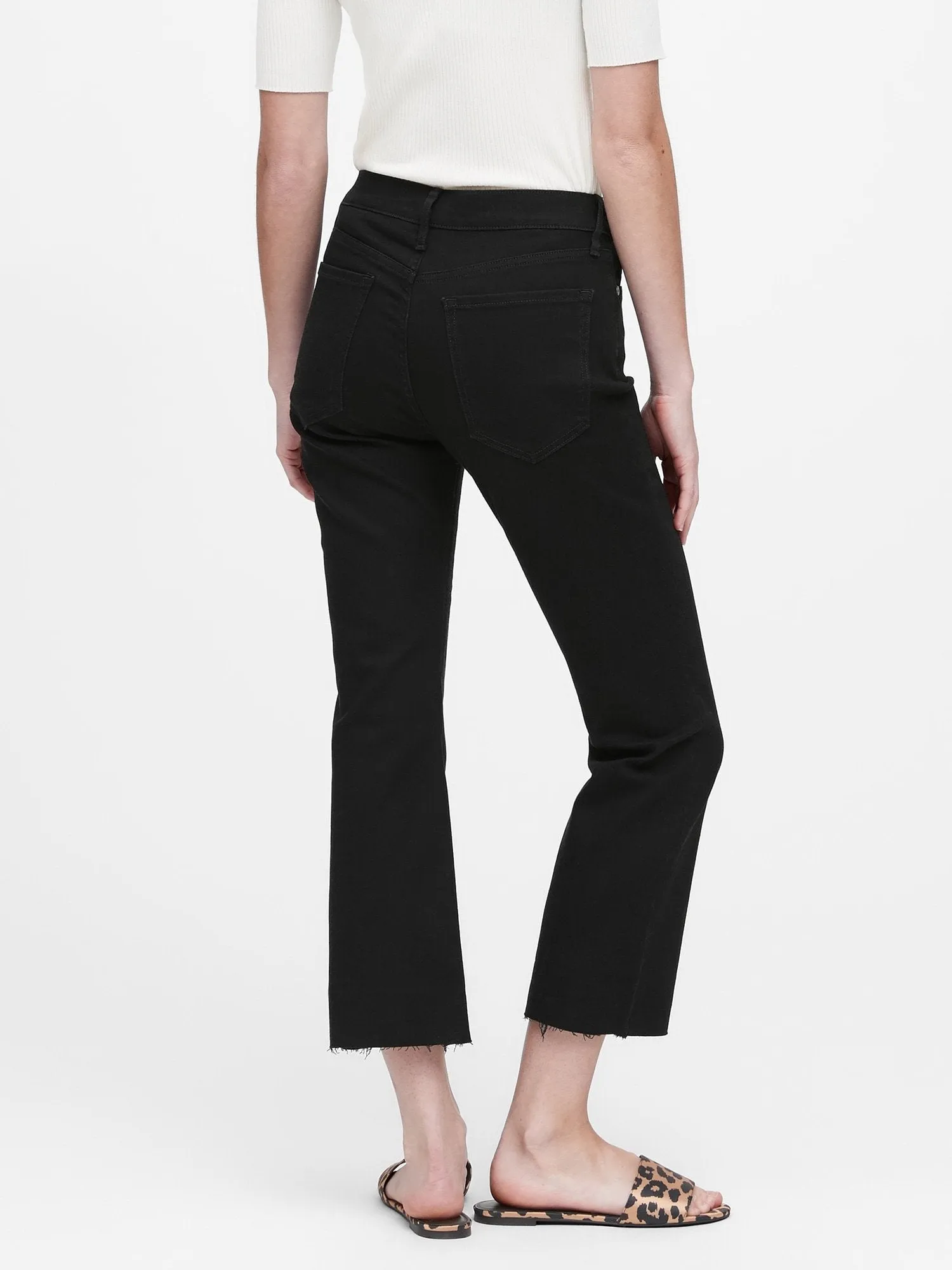 Mid-Rise Crop Flare Jean in Black